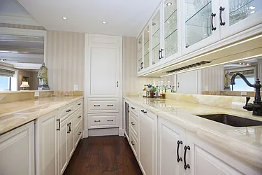 Sold by CitiSuites International Realty