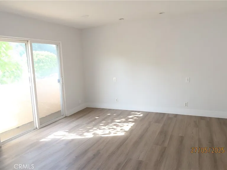 1064 S Garfield Ave — Photo 8