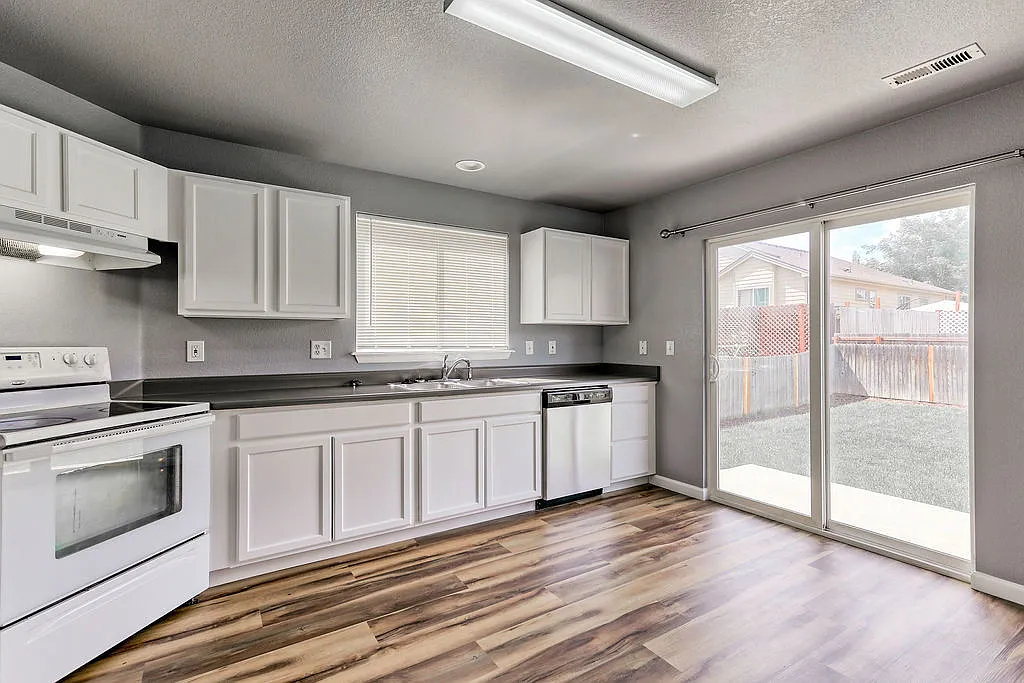 438 Heritage Lane - Room... — Photo 4