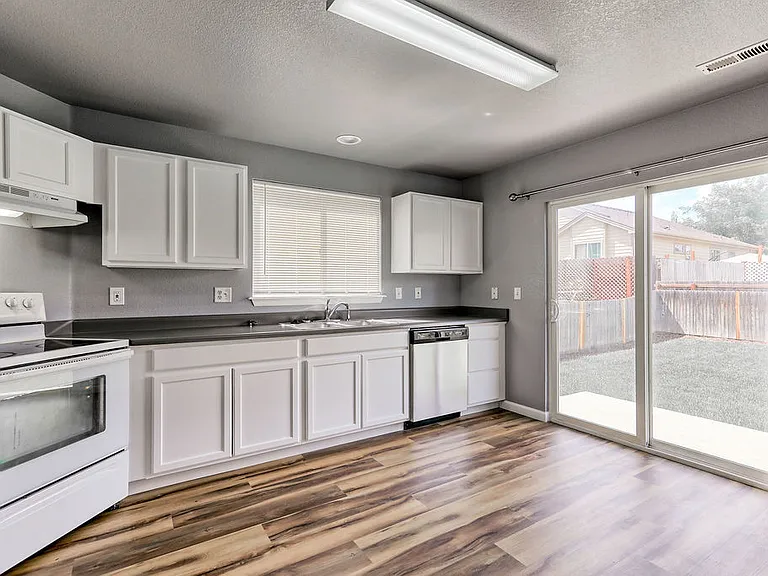 438 Heritage Ln #3 — Photo 6