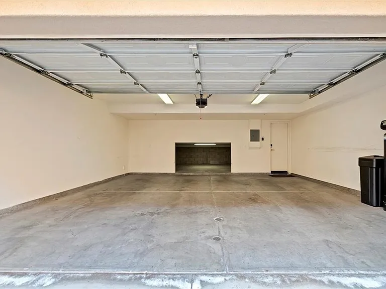 4433 Owens St — Photo 33