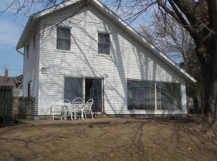 809 1/2 E 2nd St, Sterling, IL 61081