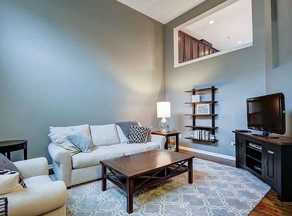 4th image of 2523 Dunraven Ave