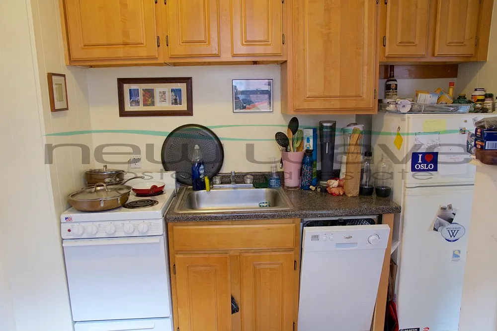 1 bed, 450 sqft, $2,400 — Photo 3