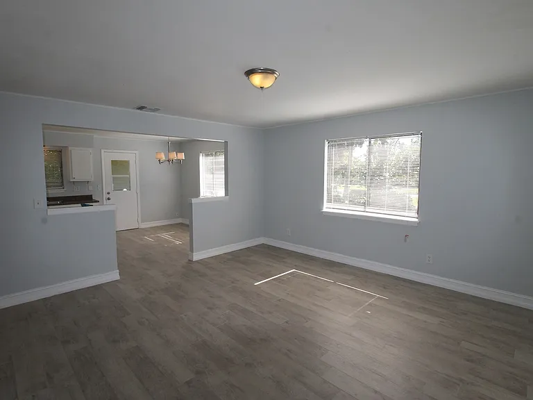 2445 Thomasson Dr — Photo 11