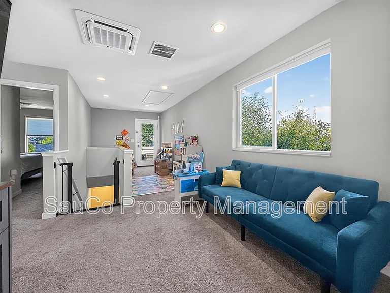 832 SE Cedar St — Photo 9