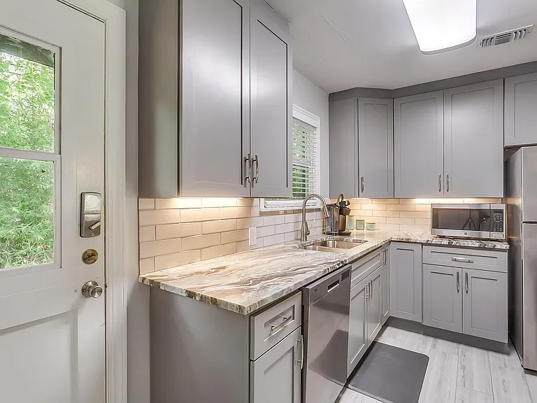 4704 Collinwood Ave — Photo 12