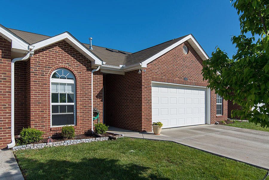 1st image of 1109 Webster Groves Ln