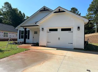 123 S Poplar Ave, Landrum, SC 29356