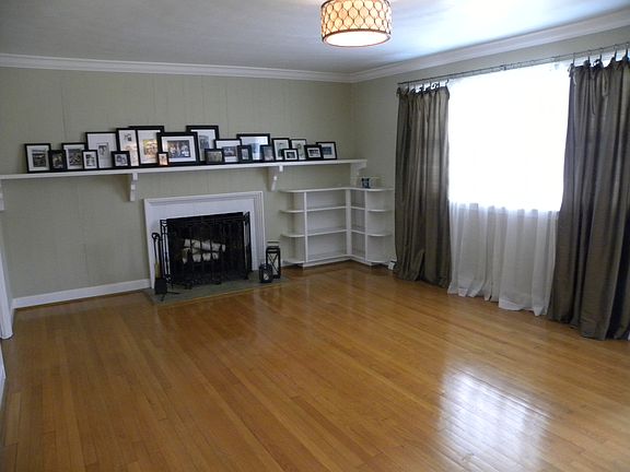 4th image of 4732 Thoroughgood Dr