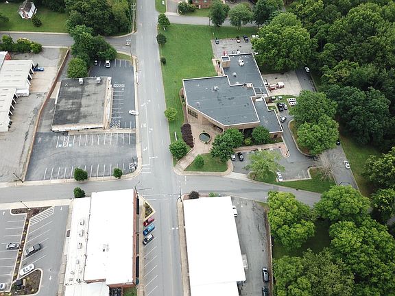 5th image of 301 S Battleground Ave