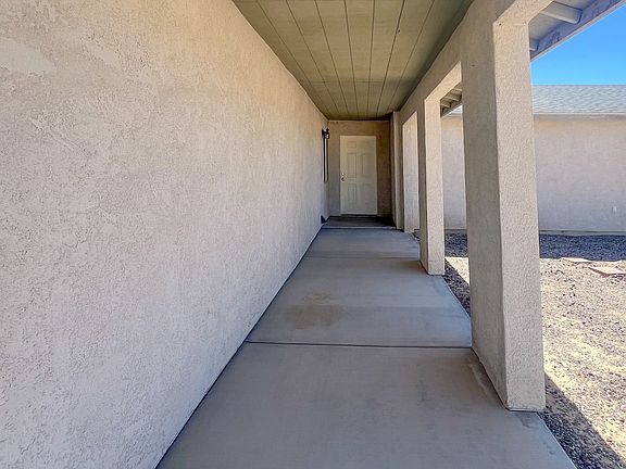3rd image of 5563 Morongo Rd