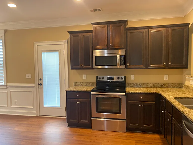 319 Haywood Dr — Photo 10
