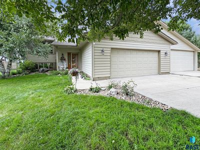 206 1st Ave, Chester, SD, 57016