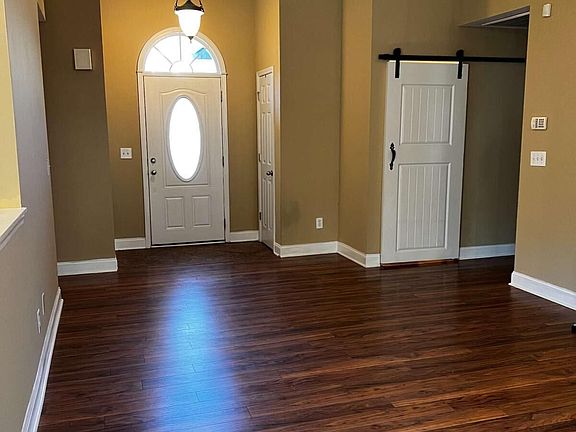 3rd image of 601 Riverside Dr NW