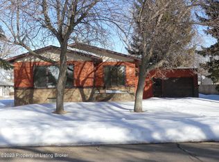 18 5th Ave NW, Bowman, ND 58623