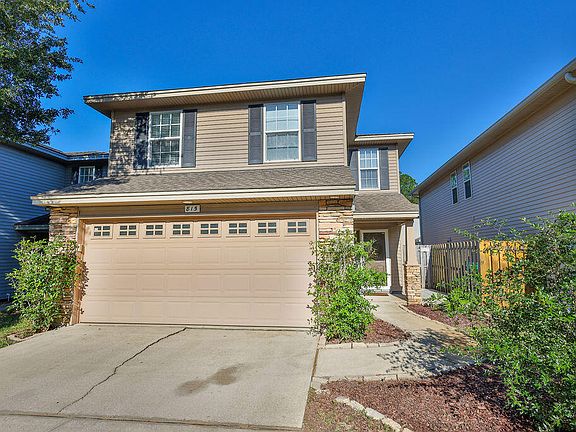2nd image of 815 Sugar Plum Ln