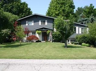 614 Hillcrest Ln, Greenfield, IN
