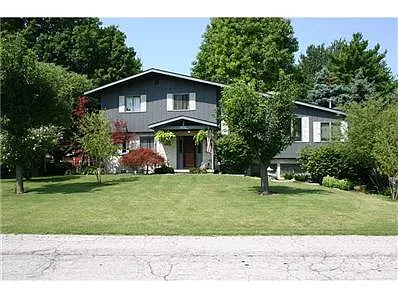 614 Hillcrest Ln photo 1
