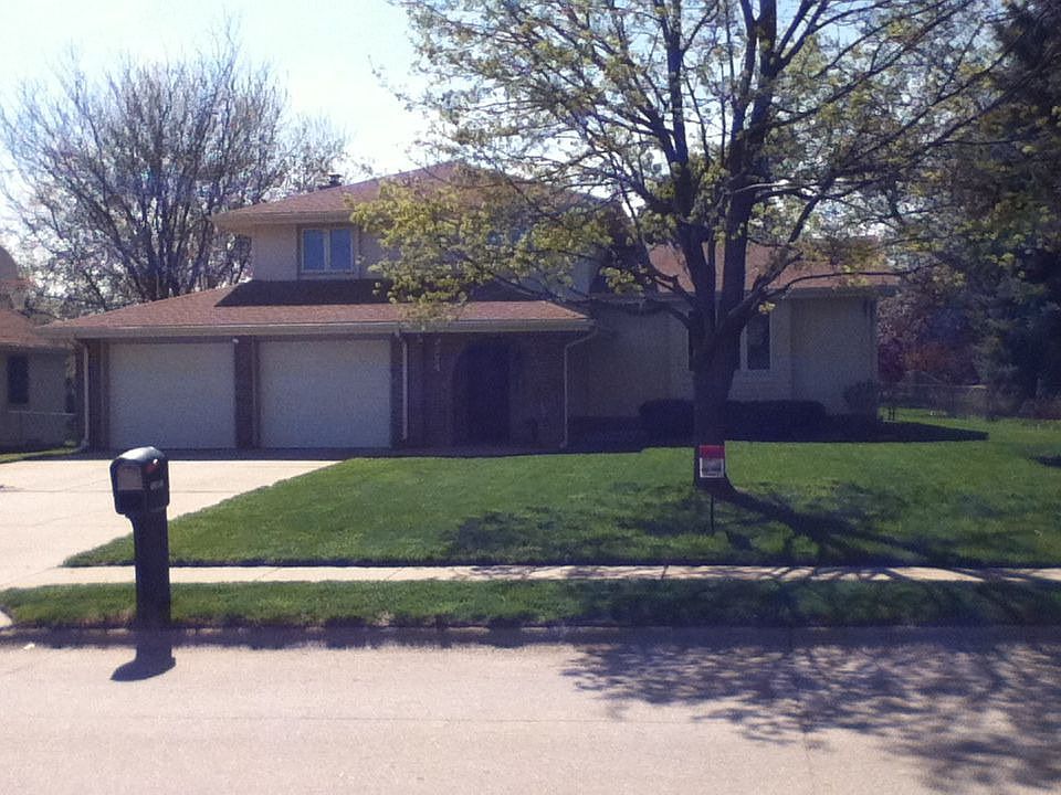 1st image of 2324 S 138th St