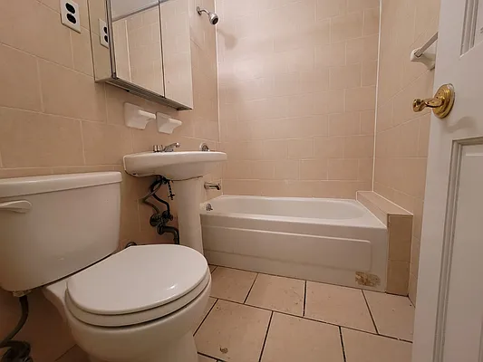 Rented by Gold & Appel Realty Corp | media 6