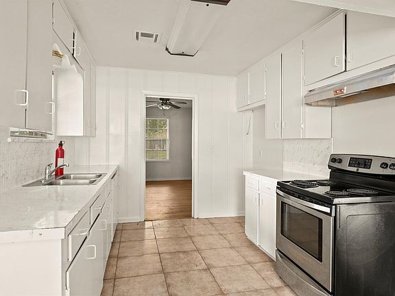 3rd image of 6147 Ariel St