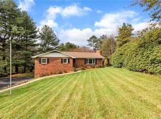 16 Holly Hill Dr, Asheville, NC 28806