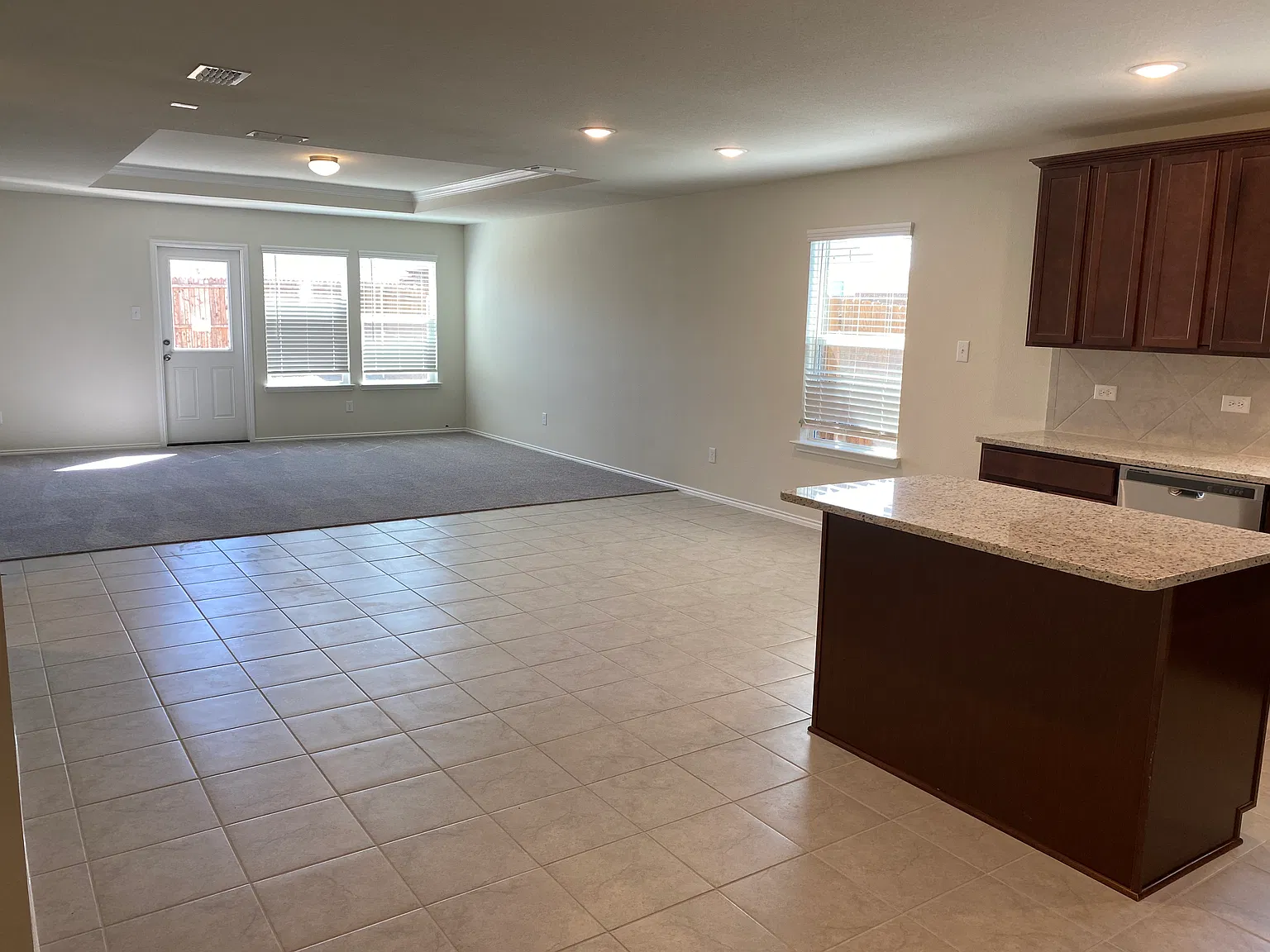 4 bed, 1960 sqft, $2,700 — Photo 3