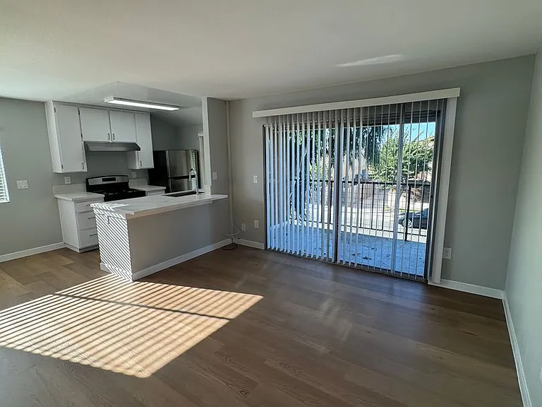 Harbor Terrace Apartments — Photo 9