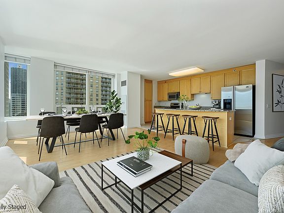 4th image of 33 W Ontario St APT 19B