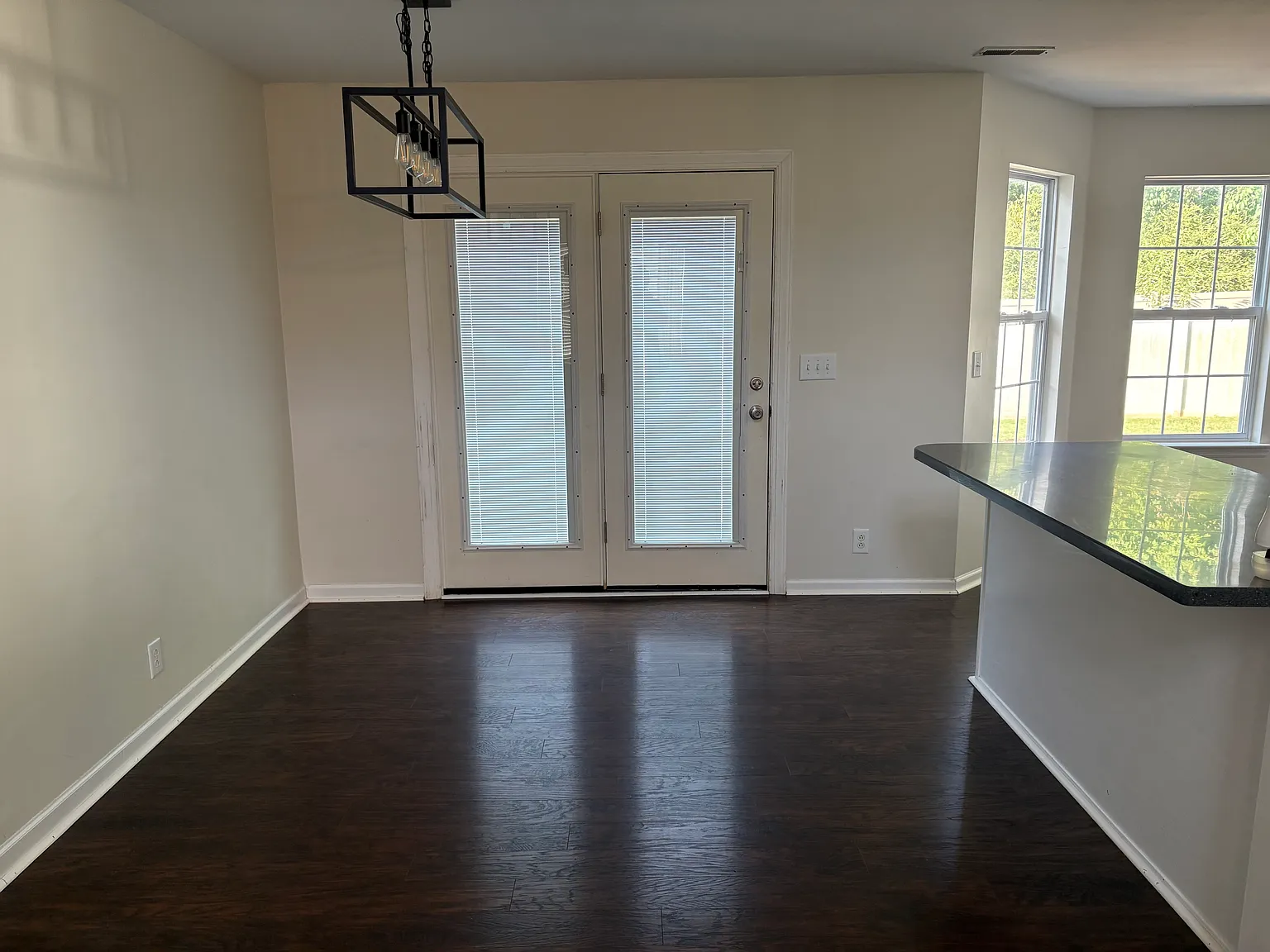5 bed, 2100 sqft, $2,800 — Photo 4