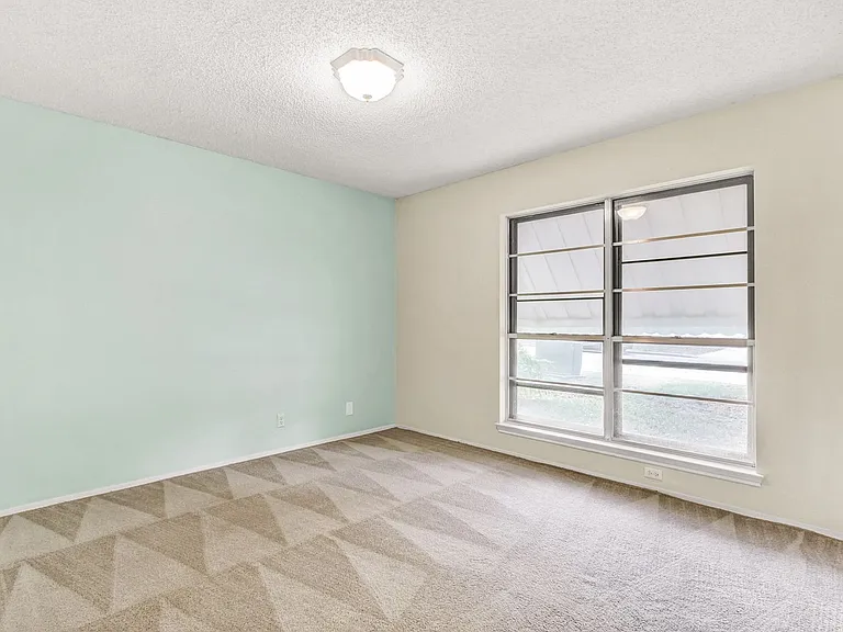 302 Gateway St — Photo 18