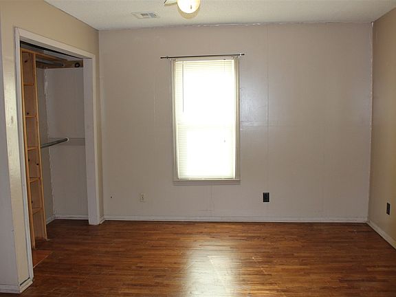 3rd image of 1024 N Denver St