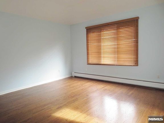 4th image of 456A Glen Ave APT A