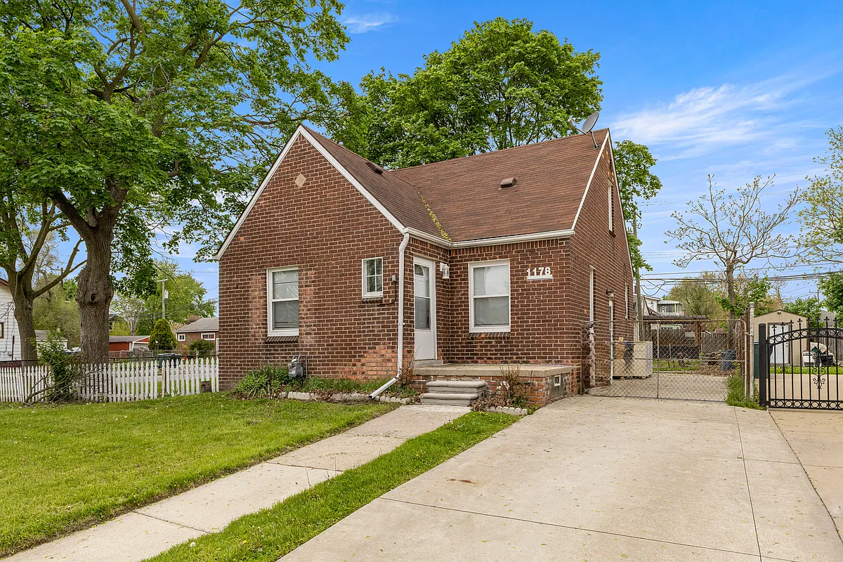 Building Photo - 1178 Fort Park Blvd