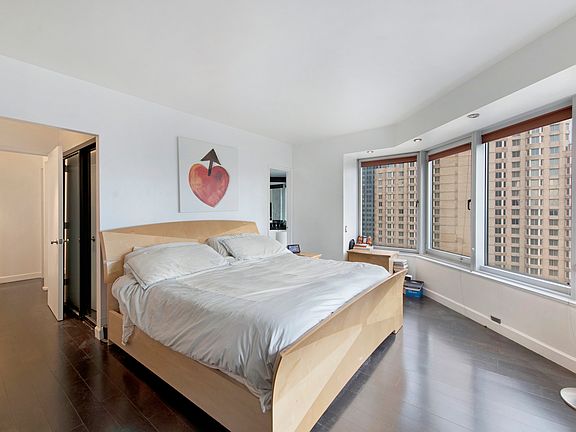 5th image of 150 W 56th St #3108A