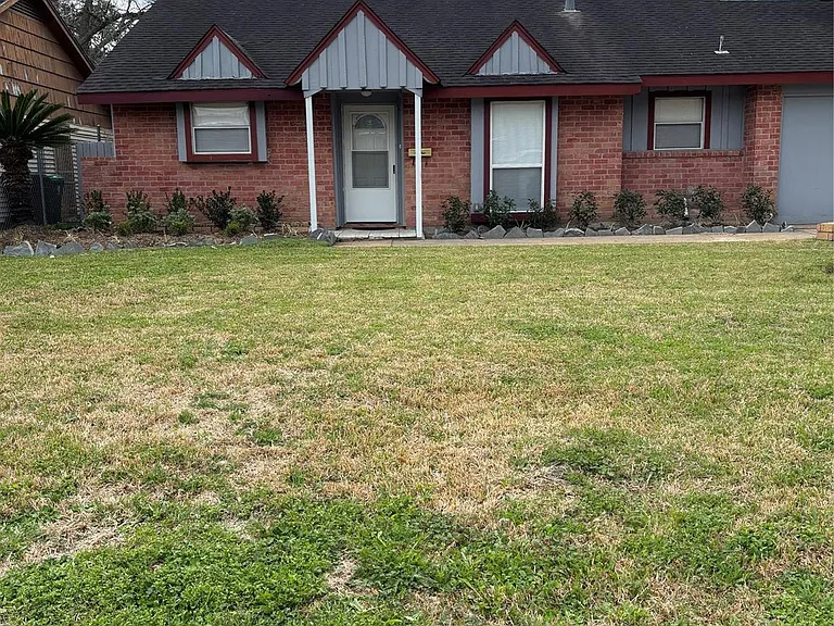 4115 Tidewater Dr — Photo 3