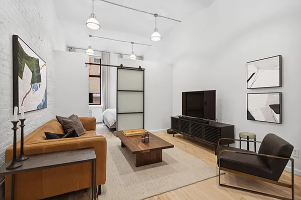 Rented by AVENUE 8 INC | media 1