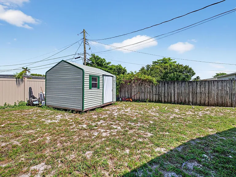 300 SW 25th Ave — Photo 43