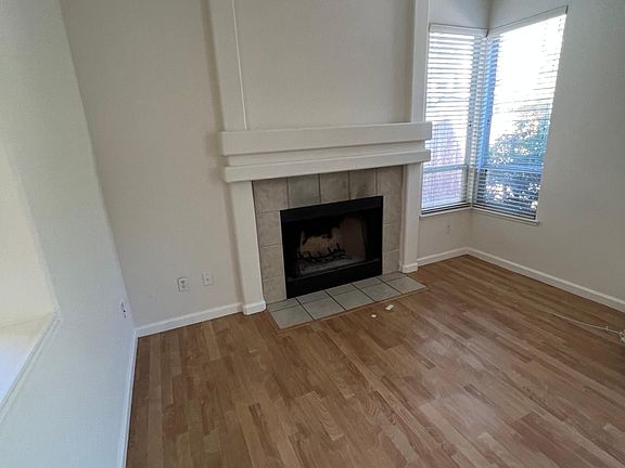 4th image of 1541 Doulton Dr