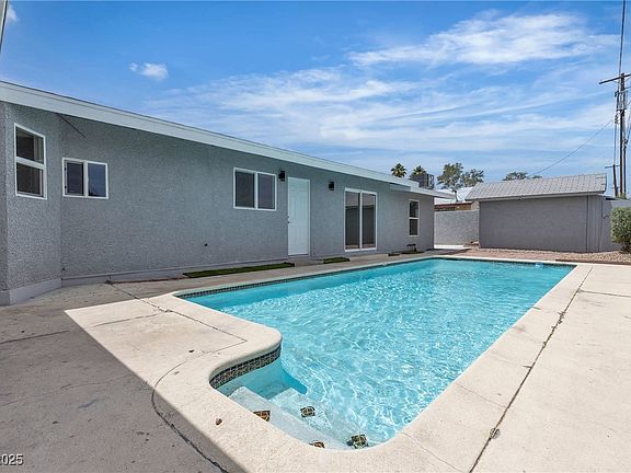 2nd image of 4404 Hillcrest Ave