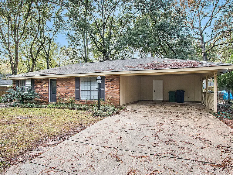 1915 S Jahncke Ave — Photo 2