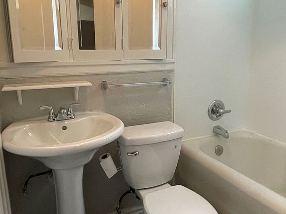 4th image of 5-11.5 N Franklin Ave #5