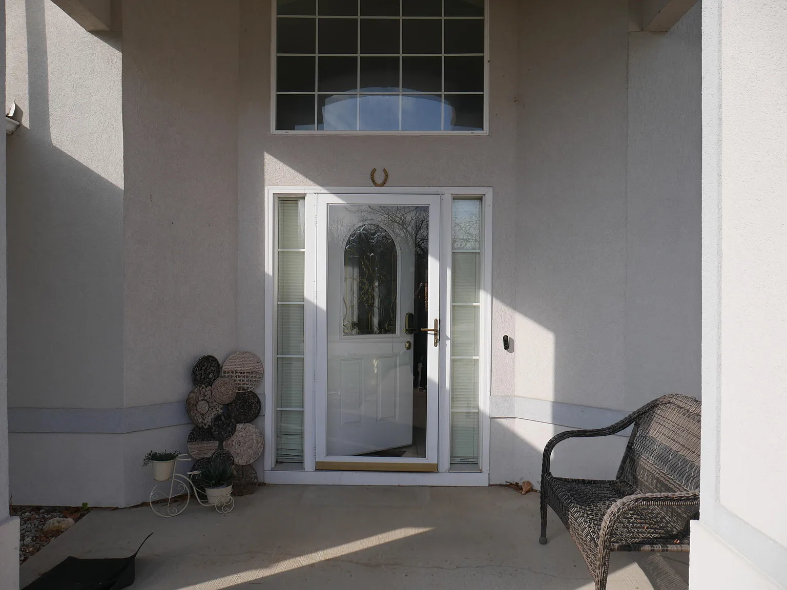 3 bed, 3.0 bath, 2400 sqft, $2,350 — Photo 4