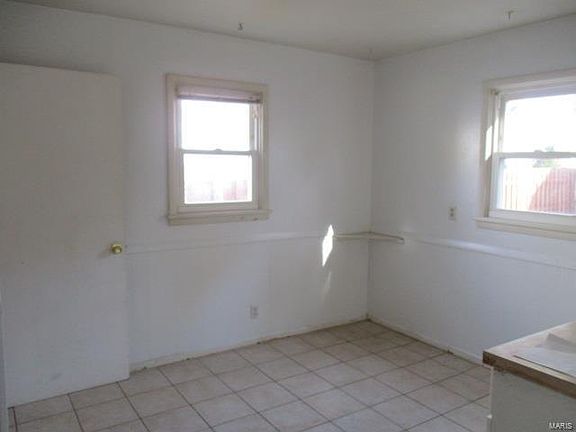 4th image of 3288 W Tennyson Ave