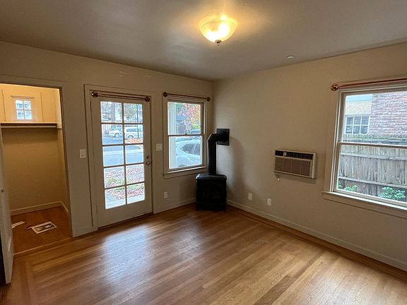 3rd image of 912 38th St #912