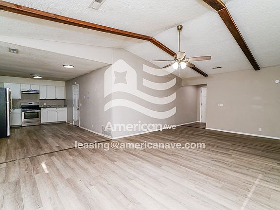 1610465_005_living_room_4.jpg