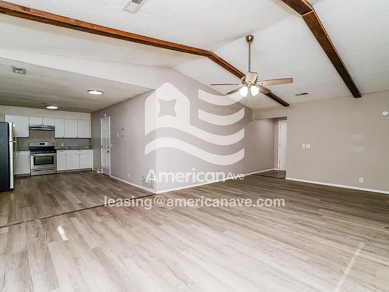 1610465_005_living_room_4.jpg
