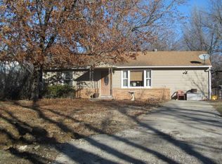 817 E 11th St, Ottawa, KS 66067