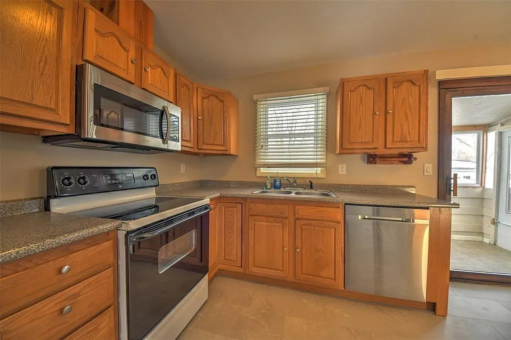 4 bed, 1494 sqft, $2,000 — Photo 4